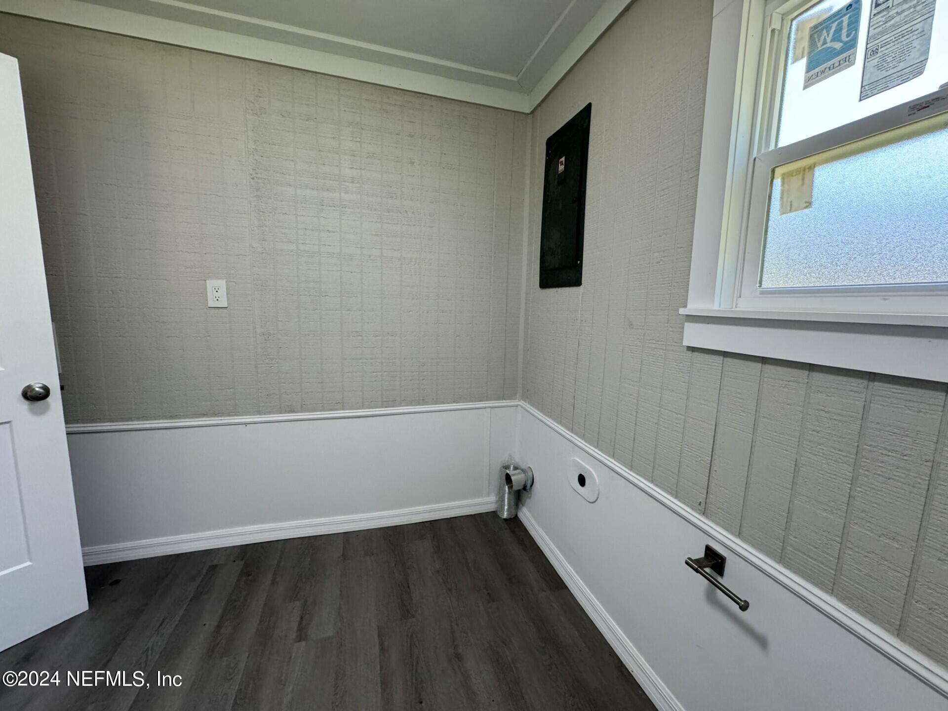 130 Boca Raton Road Satsuma, FL 32189 - Photo 14 of 20 a view of an empty walk in closet