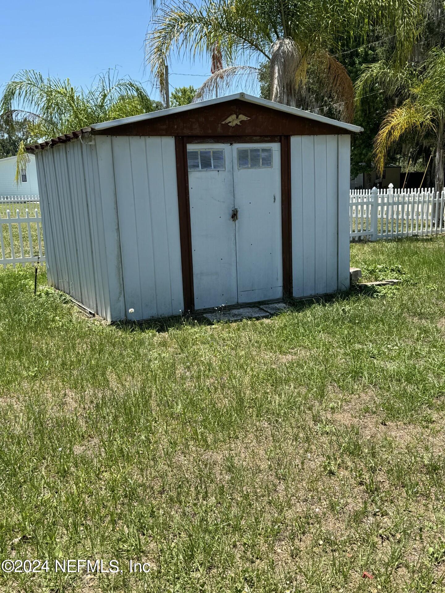 130 Boca Raton Road Satsuma, FL 32189 - Photo 20 of 20 a backyard of a house with lots of green space