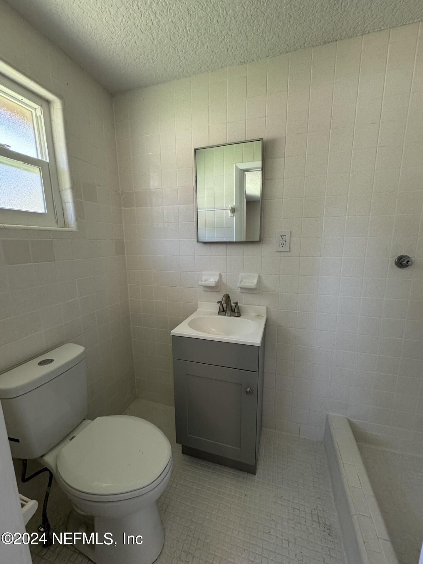 130 Boca Raton Road Satsuma, FL 32189 - Photo 10 of 20 a bathroom with a toilet a sink and mirror