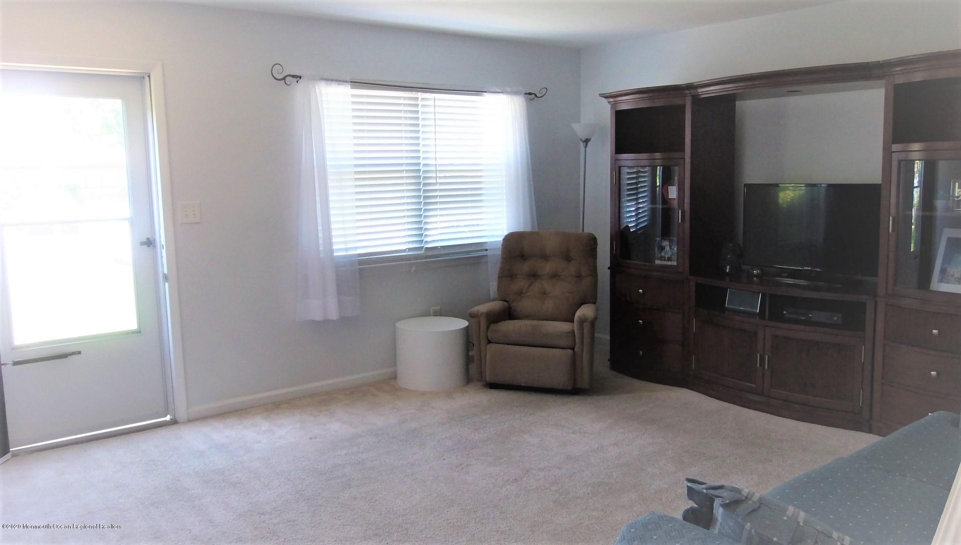 170 Greenwood Loop Road Brick, NJ 08724 - Photo 13 of 29 P1170427 (2)