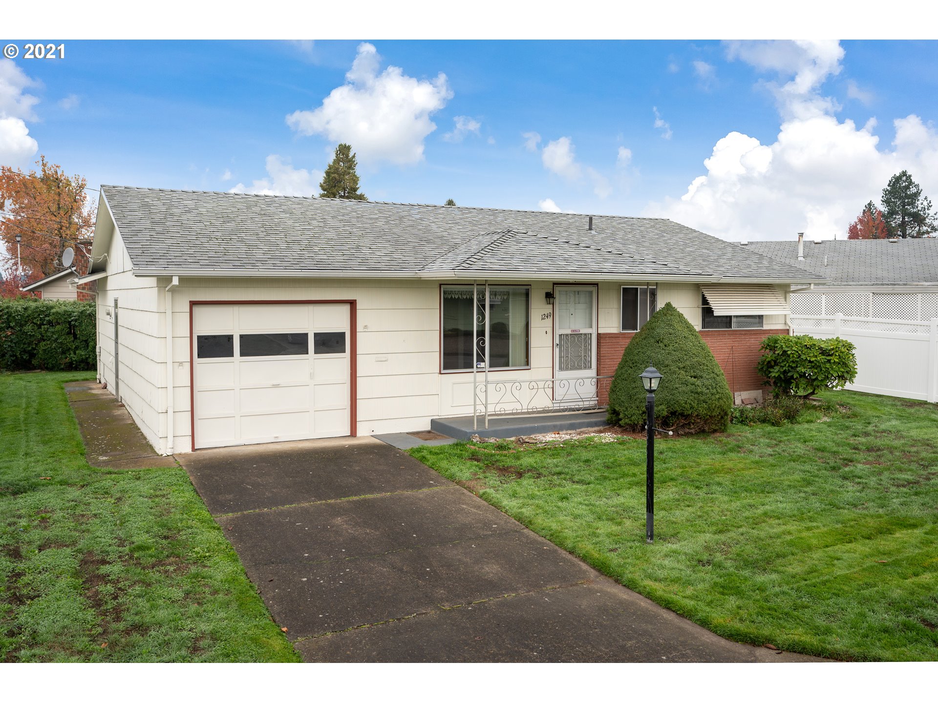 1249 Stanfield Road Woodburn, OR 97071 - Photo 1 of 21 Gallery Image 1