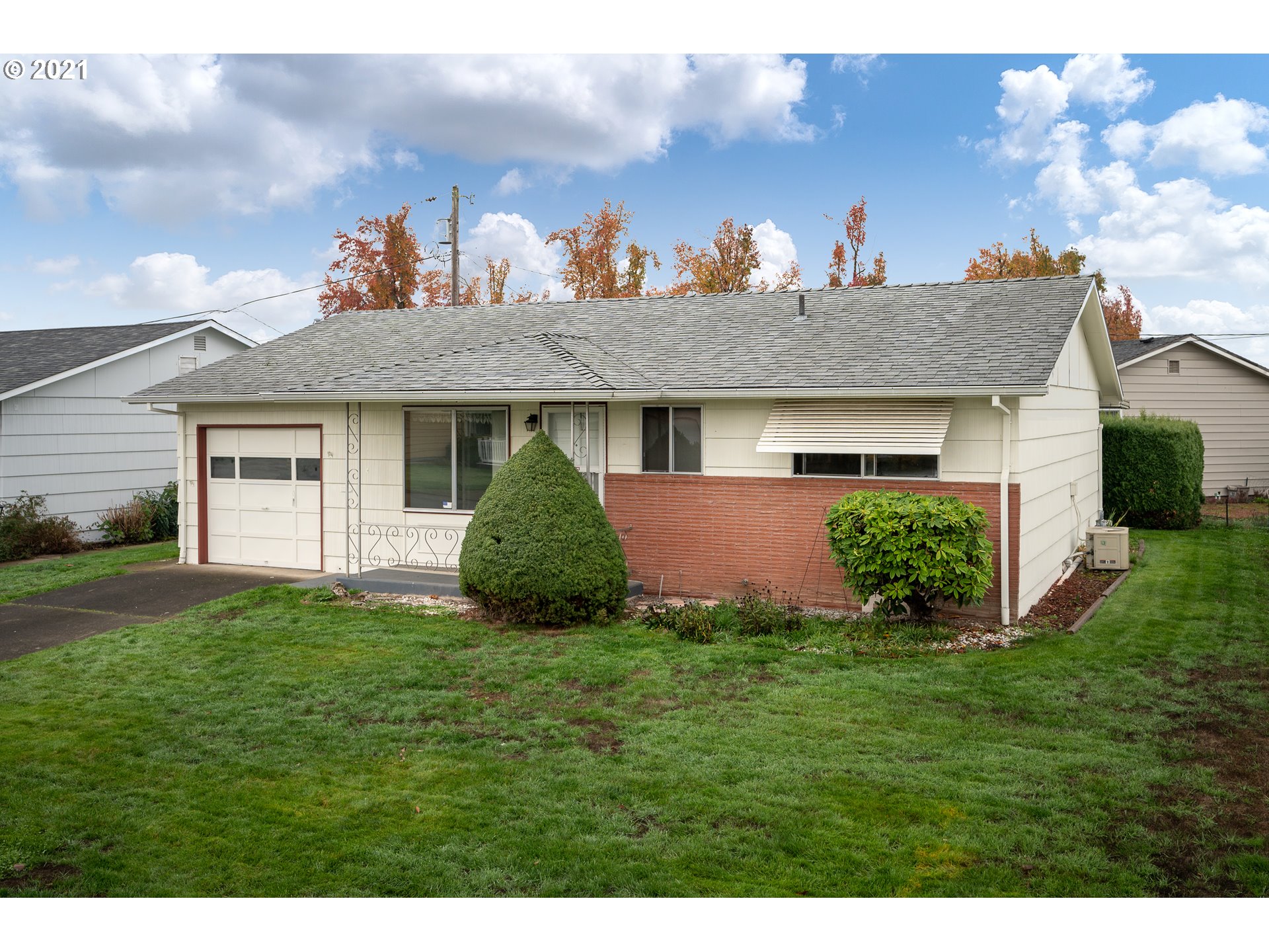1249 Stanfield Road Woodburn, OR 97071 - Photo 2 of 21 Gallery Image 2