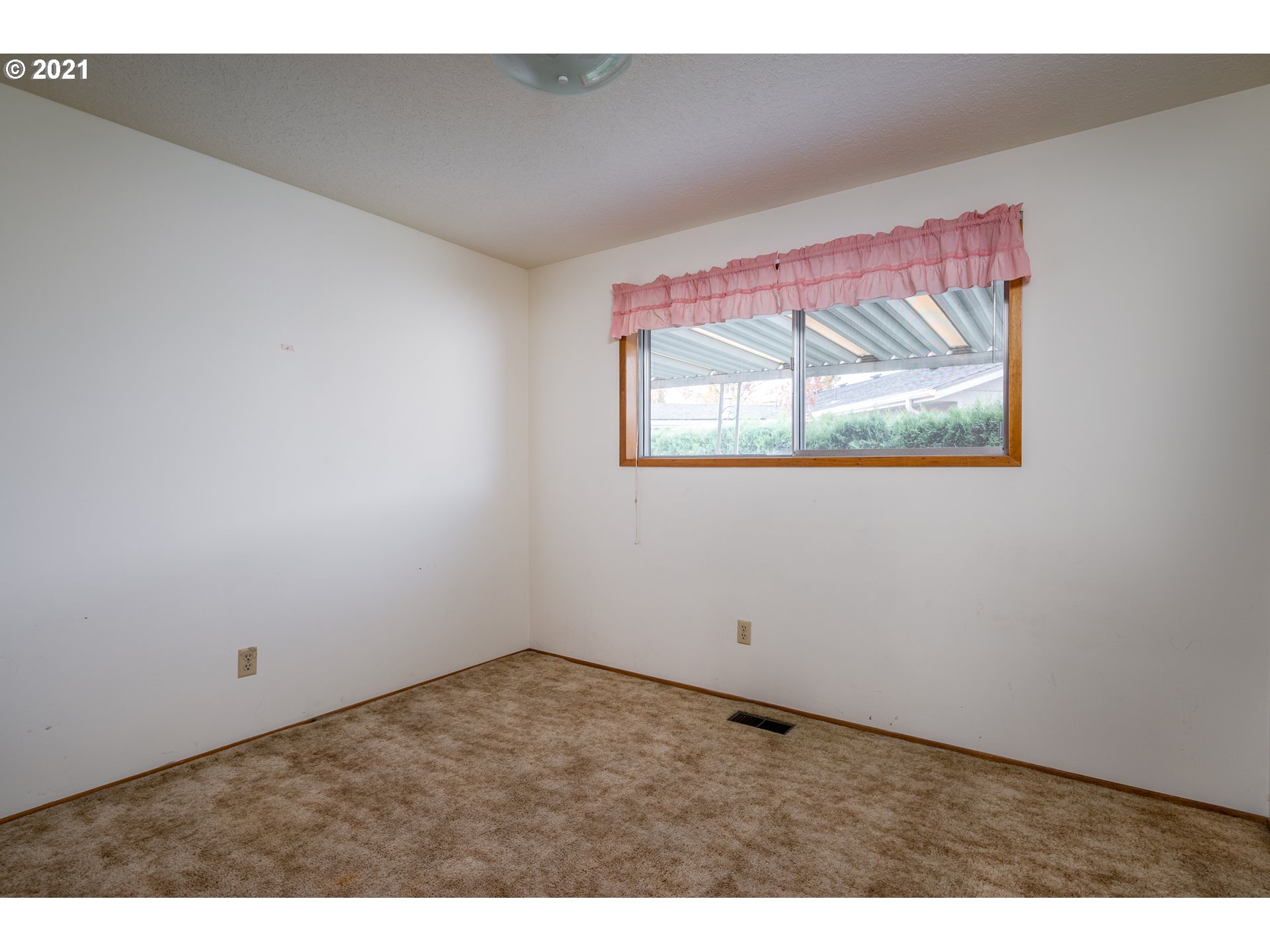 1249 Stanfield Road Woodburn, OR 97071 - Photo 12 of 21 Gallery Image 12