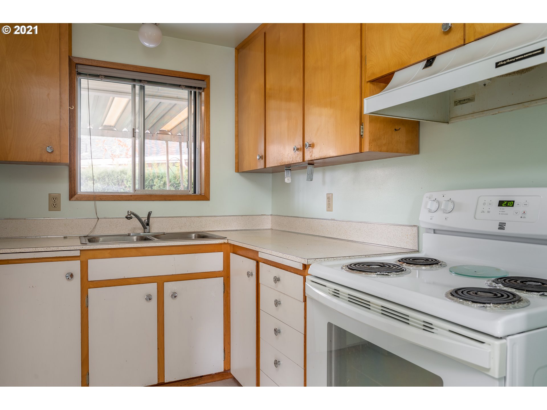 1249 Stanfield Road Woodburn, OR 97071 - Photo 4 of 21 Gallery Image 4