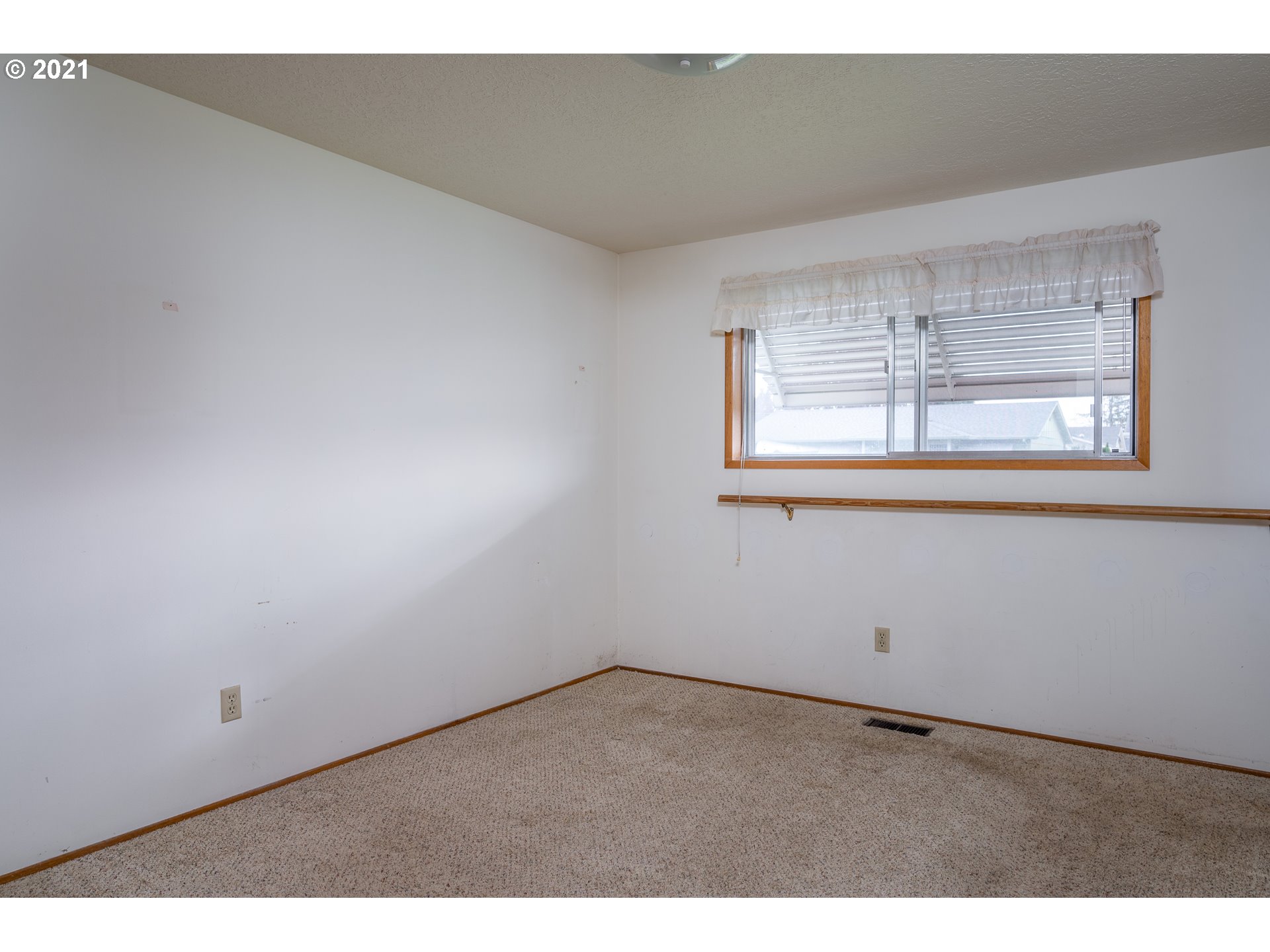 1249 Stanfield Road Woodburn, OR 97071 - Photo 7 of 21 Gallery Image 7