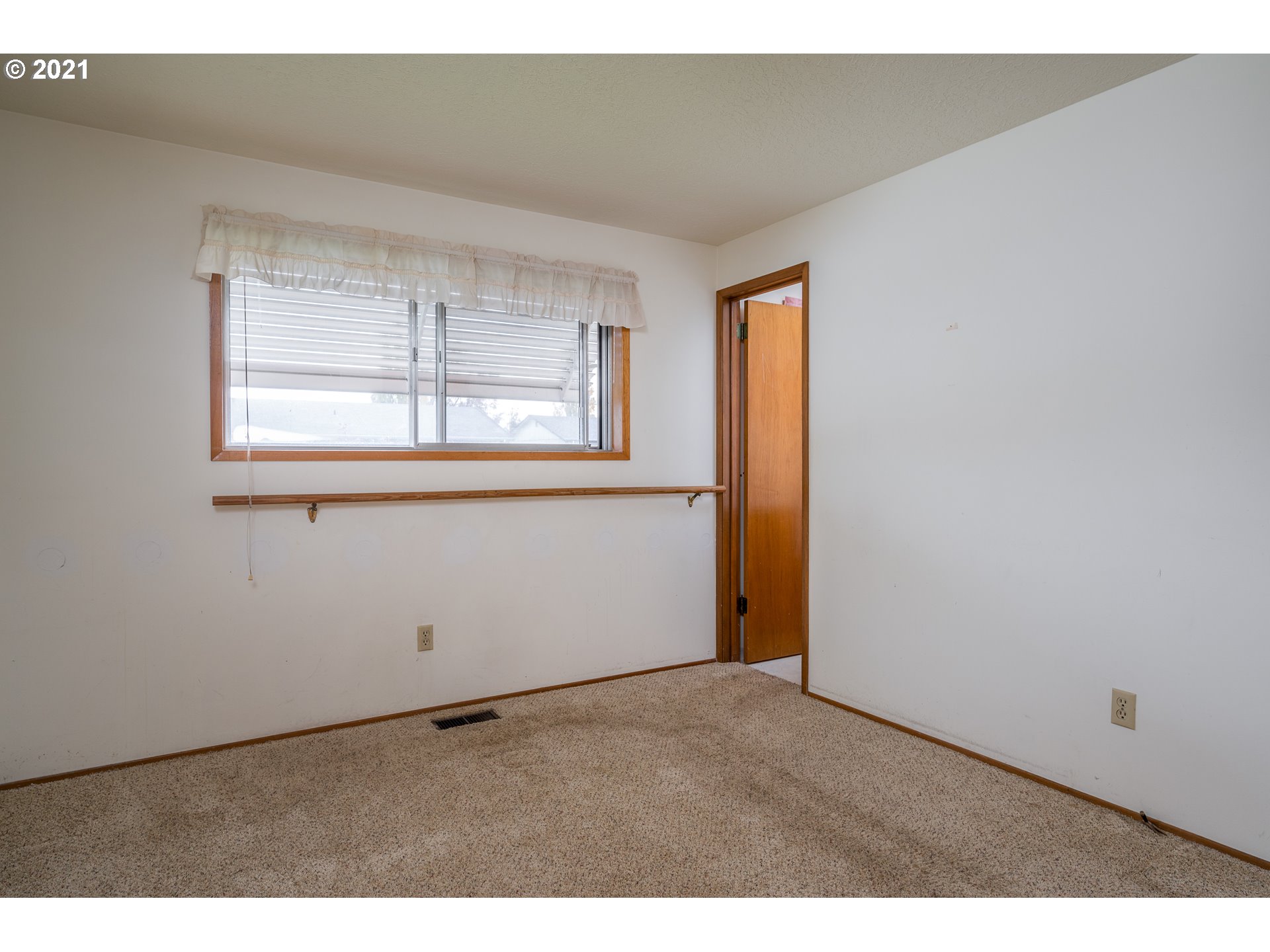 1249 Stanfield Road Woodburn, OR 97071 - Photo 8 of 21 Gallery Image 8