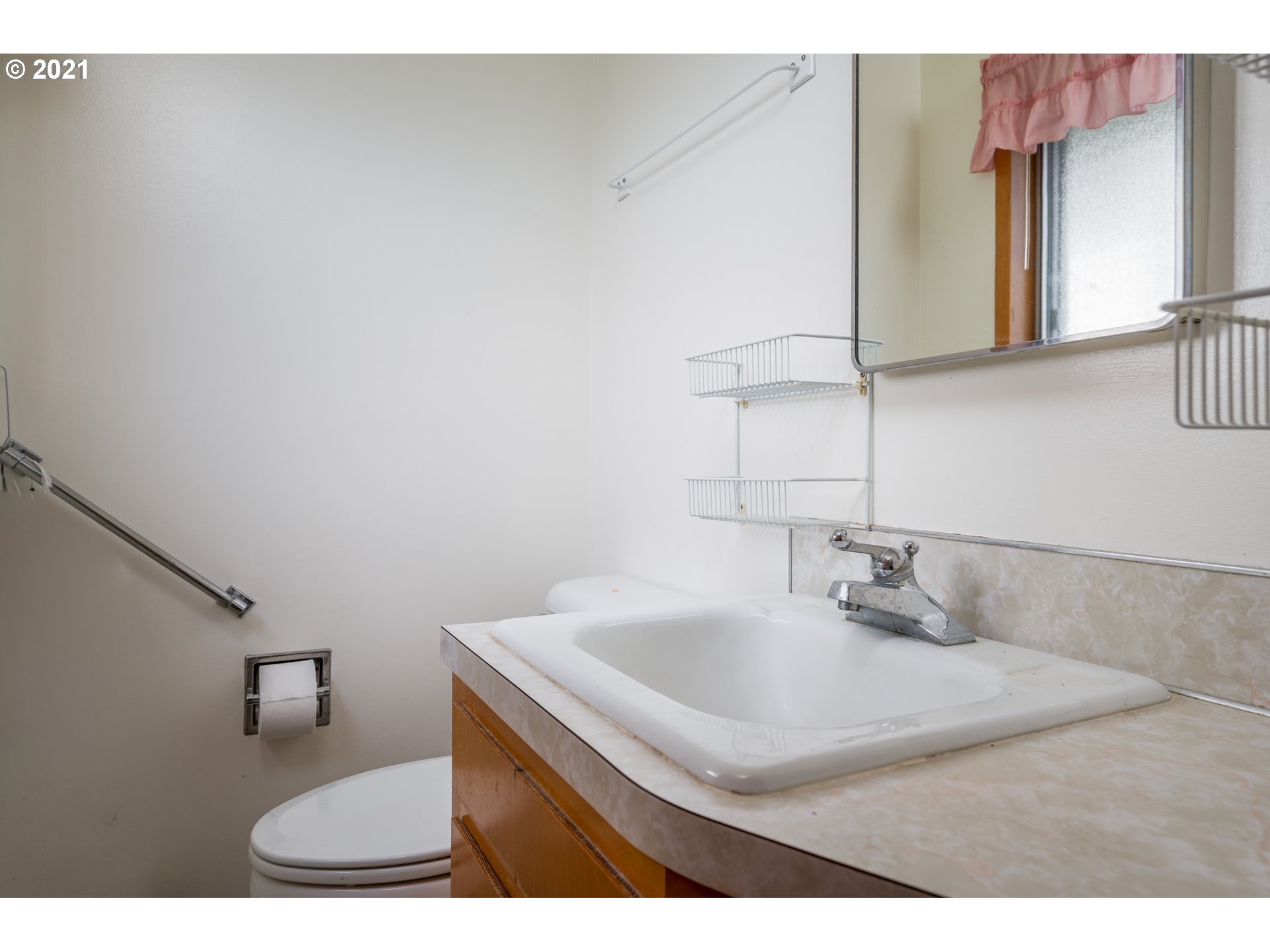 1249 Stanfield Road Woodburn, OR 97071 - Photo 10 of 21 Gallery Image 10