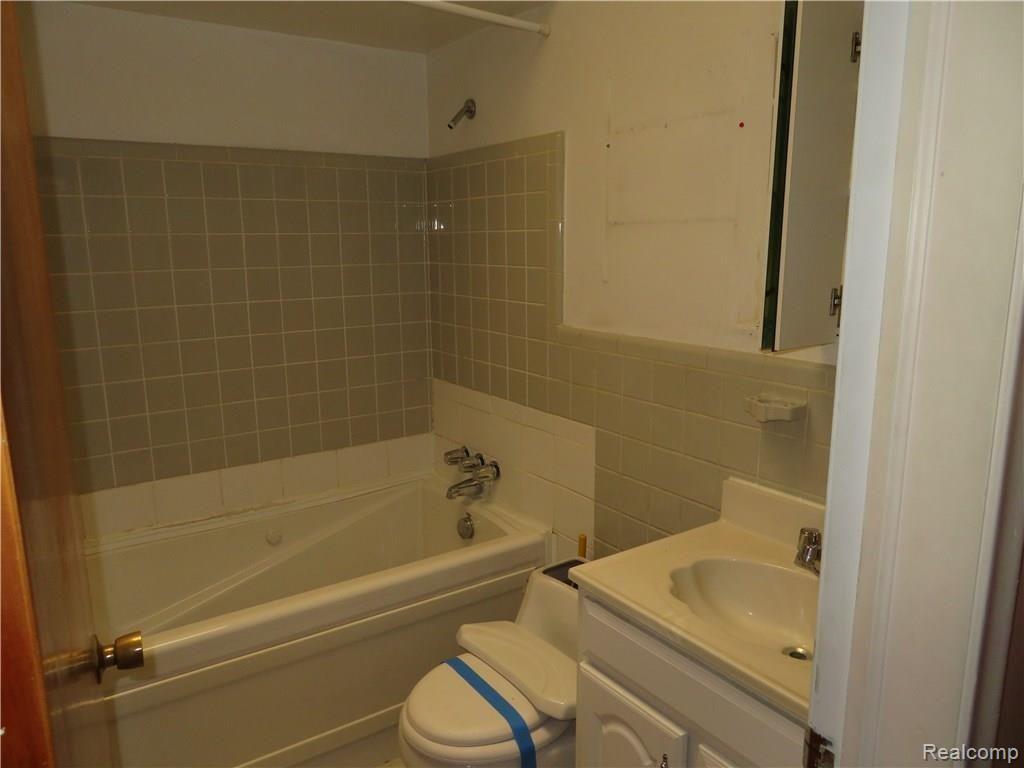 17188 Huntington Road Detroit, MI 48219 - Photo 3 of 20