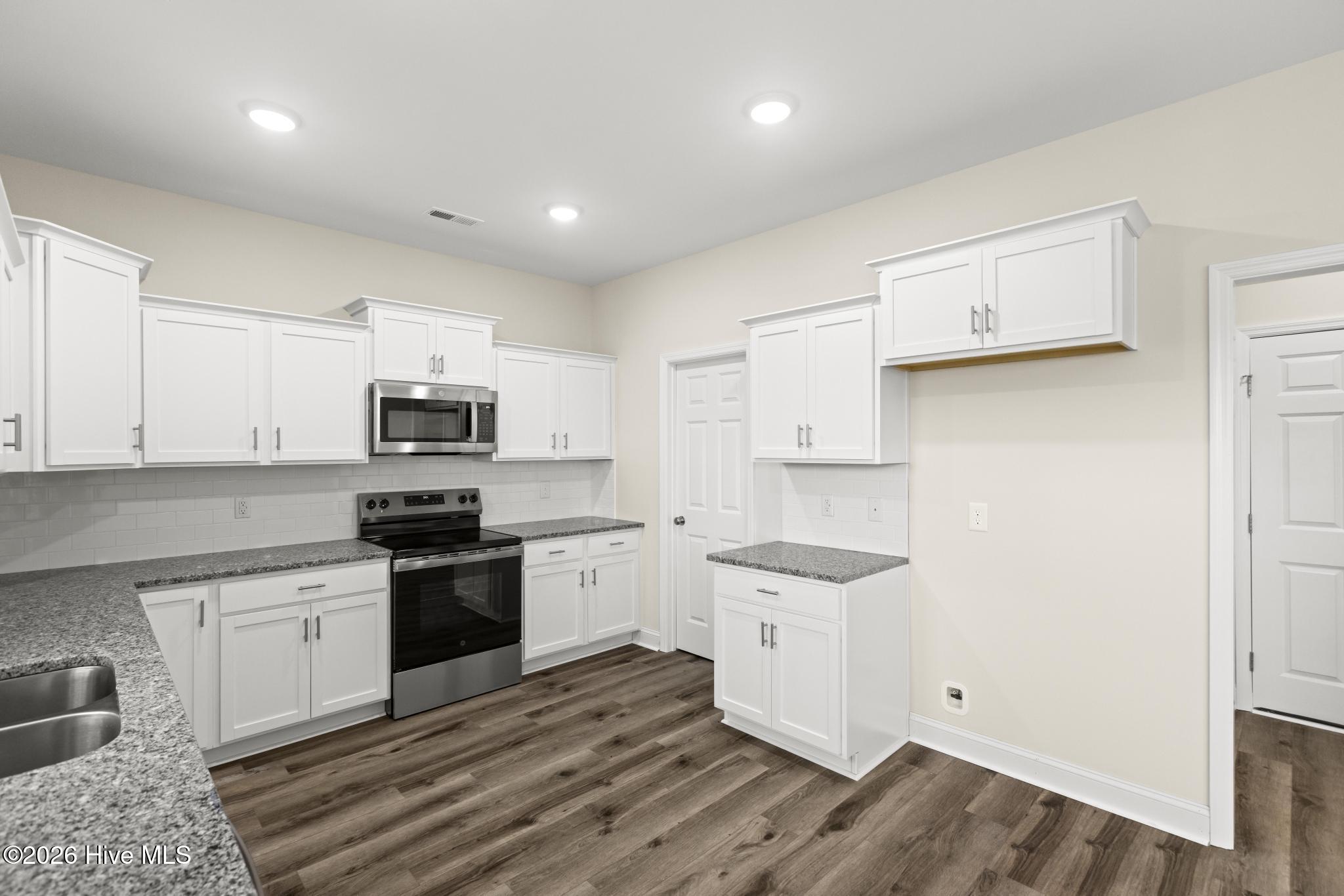 911 Wild Azalea Way Hubert, NC 28539 - Photo 12 of 32 425A1643