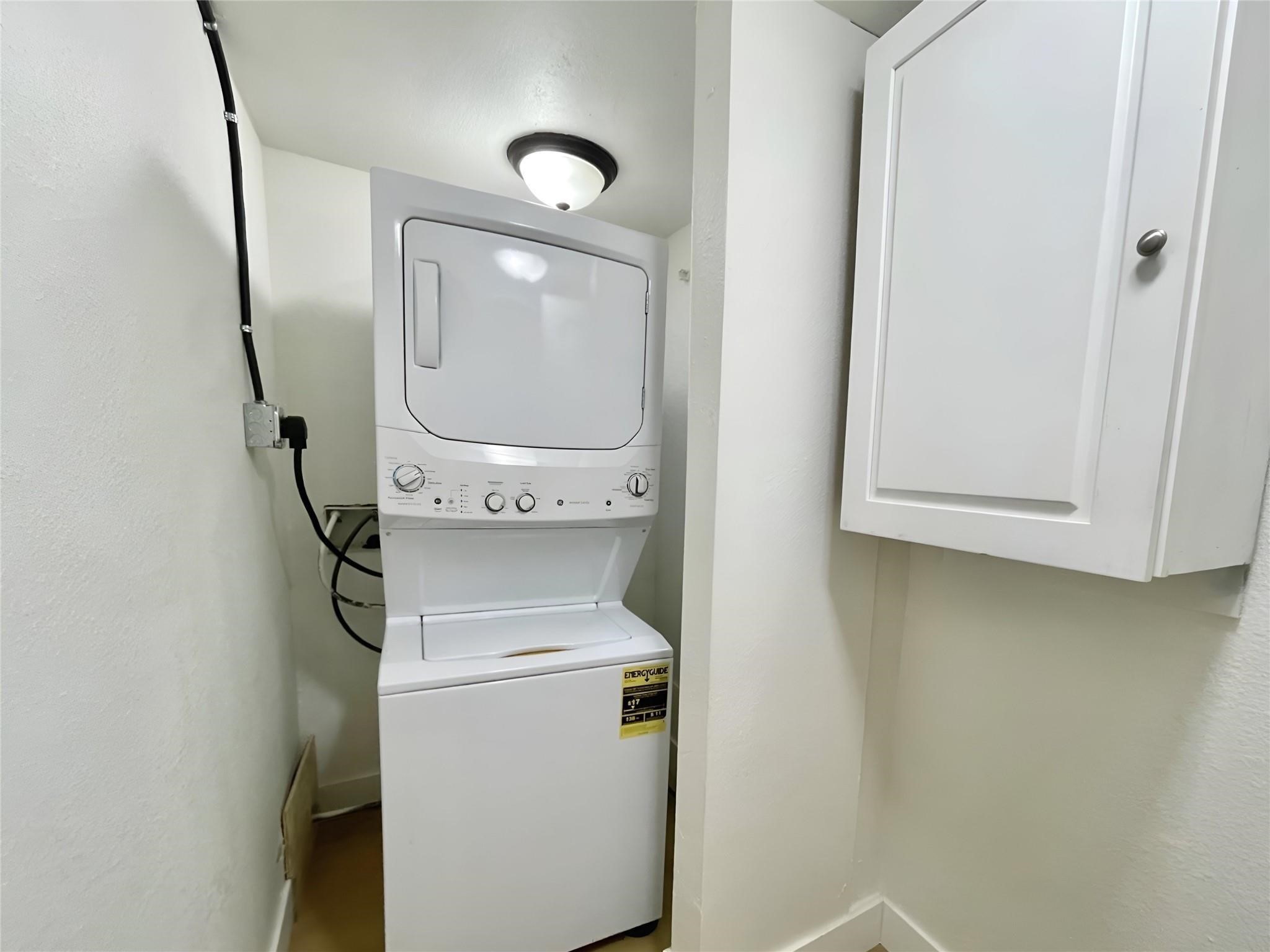 301 Tabor Street Houston, TX 77009 - Photo 14 of 14 a utility room with dryer and washer