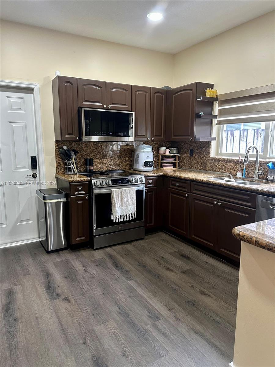 15490 Southwest 10th Street Miami, FL 33194 - Photo 13 of 34