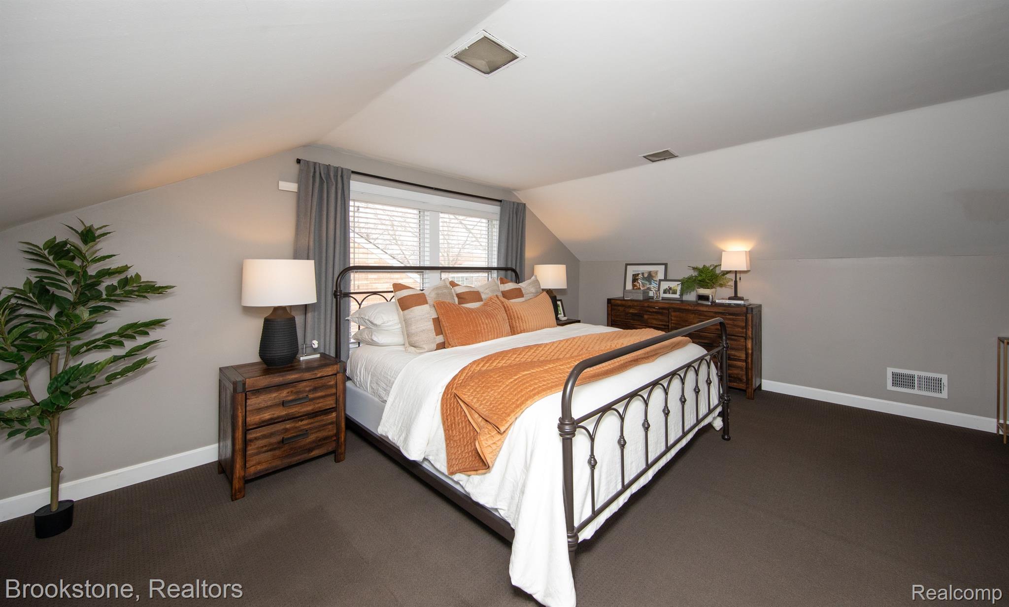 1826 East Melton Road Birmingham, MI 48009 - Photo 20 of 35 Natural light
