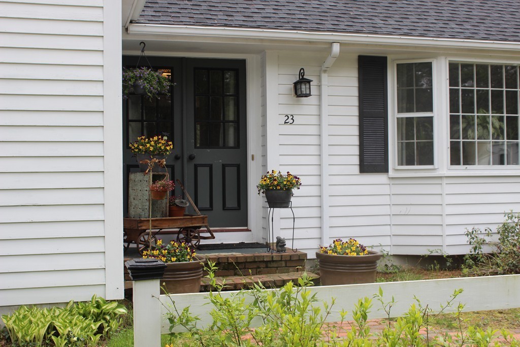 23 Randall Road Rochester, MA 02770 - Photo 2 of 27