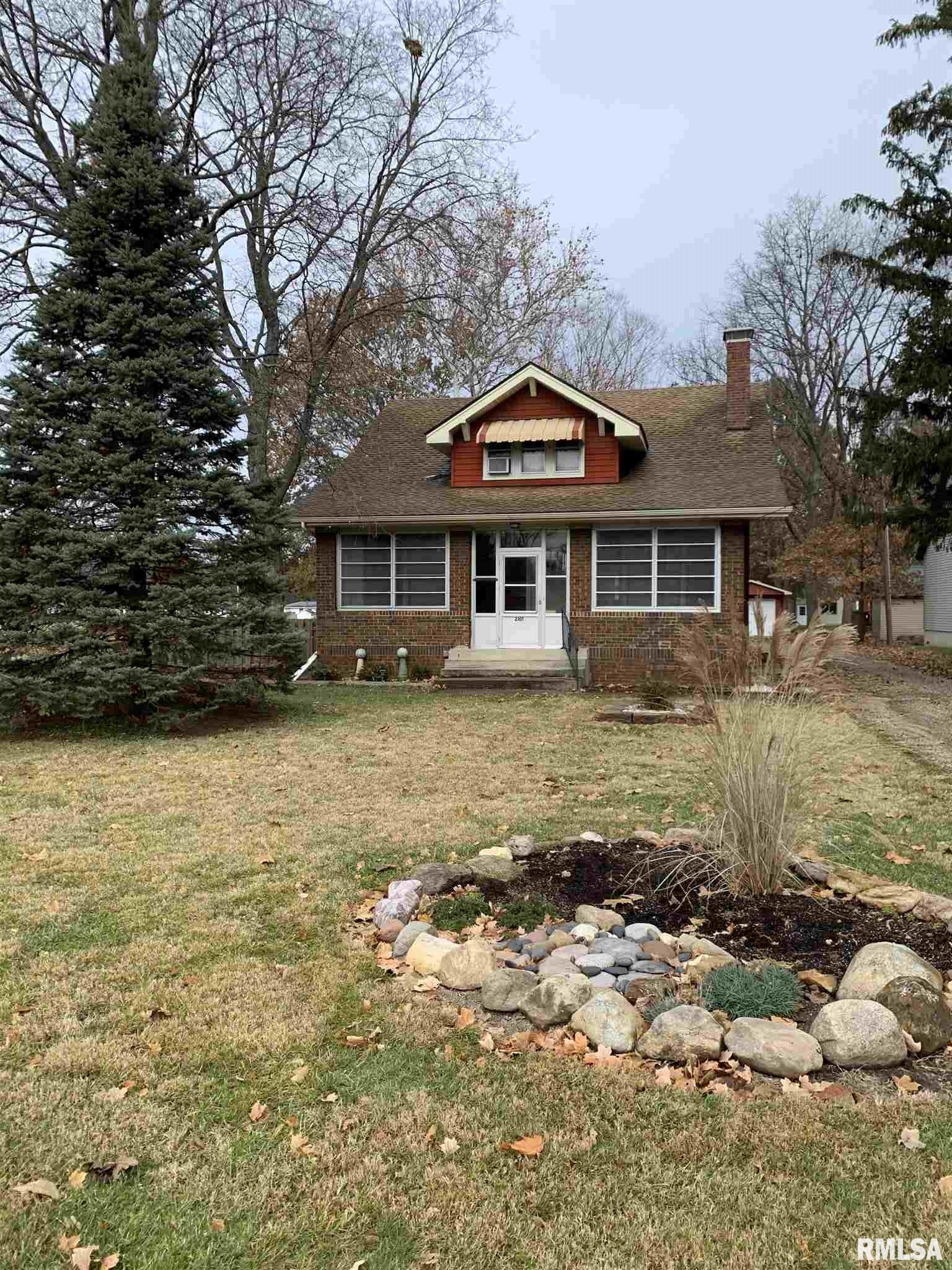2101 West Jefferson Street Springfield, IL 62702 - Photo 1 of 16