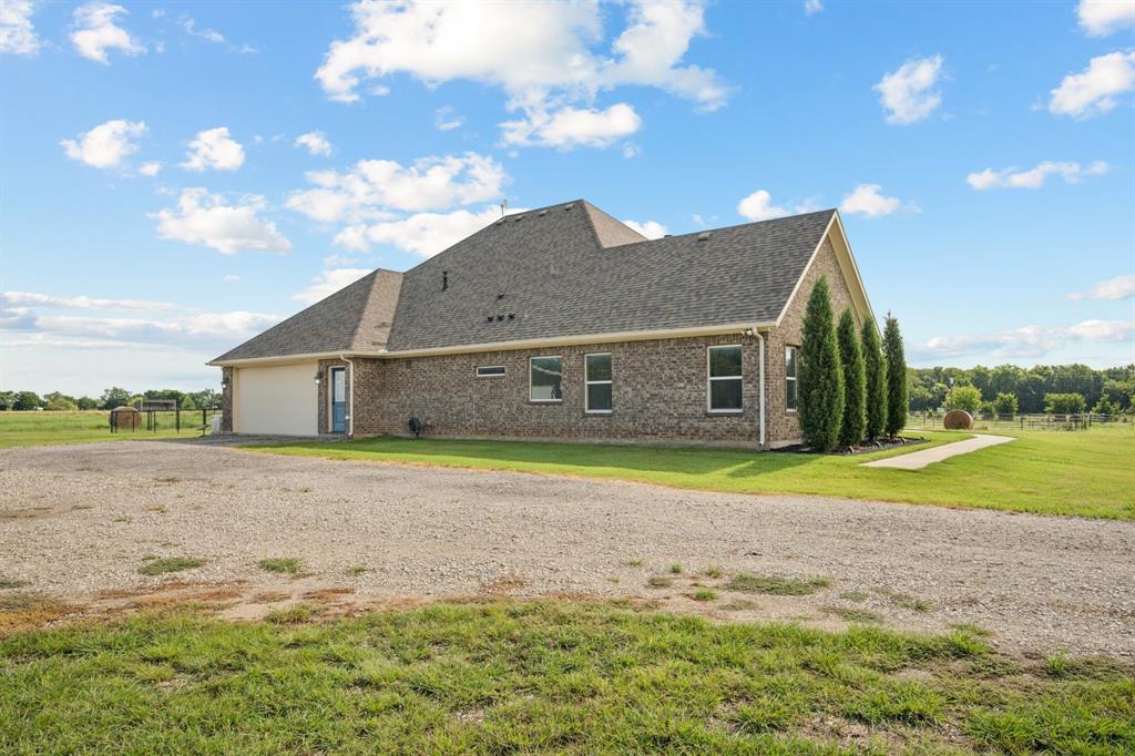 2435 Cobler Road Collinsville, TX 76233 - Photo 3 of 40