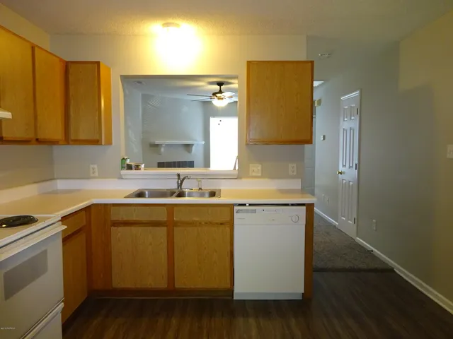 $1,300 | 971 West Pueblo Drive, Jacksonville, NC 28546