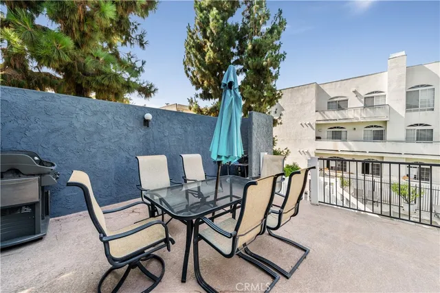 $3,300 | 17711 Margate Street, Unit 105, Encino, CA 91316
