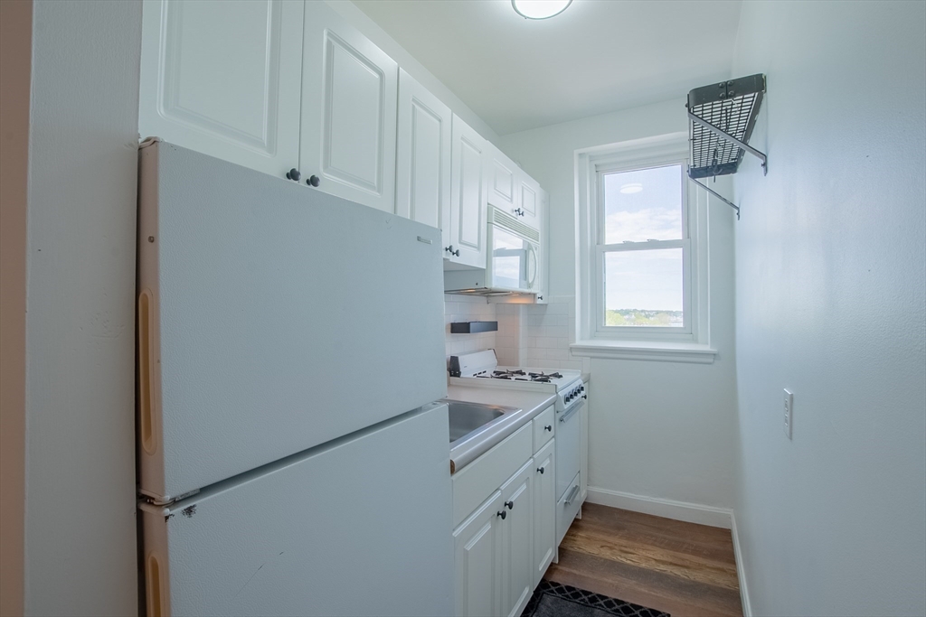 285 Lynn Shore Drive, Unit 710 Lynn, MA 01902 - Photo 12 of 26 a room with cabinets and a window