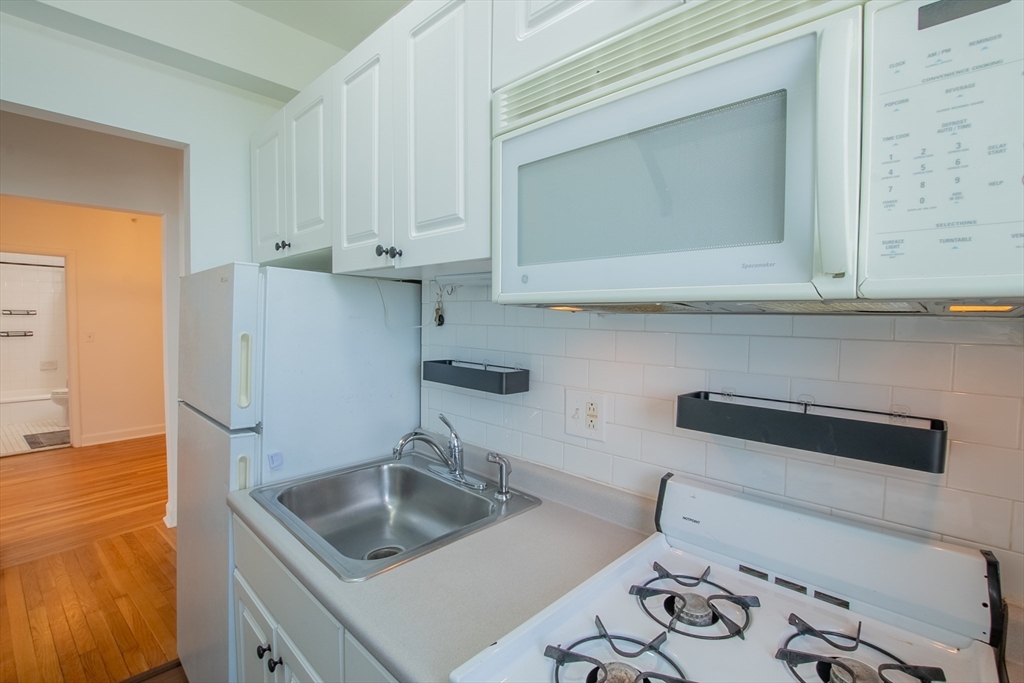 285 Lynn Shore Drive, Unit 710 Lynn, MA 01902 - Photo 13 of 26 a kitchen with a sink and cabinets