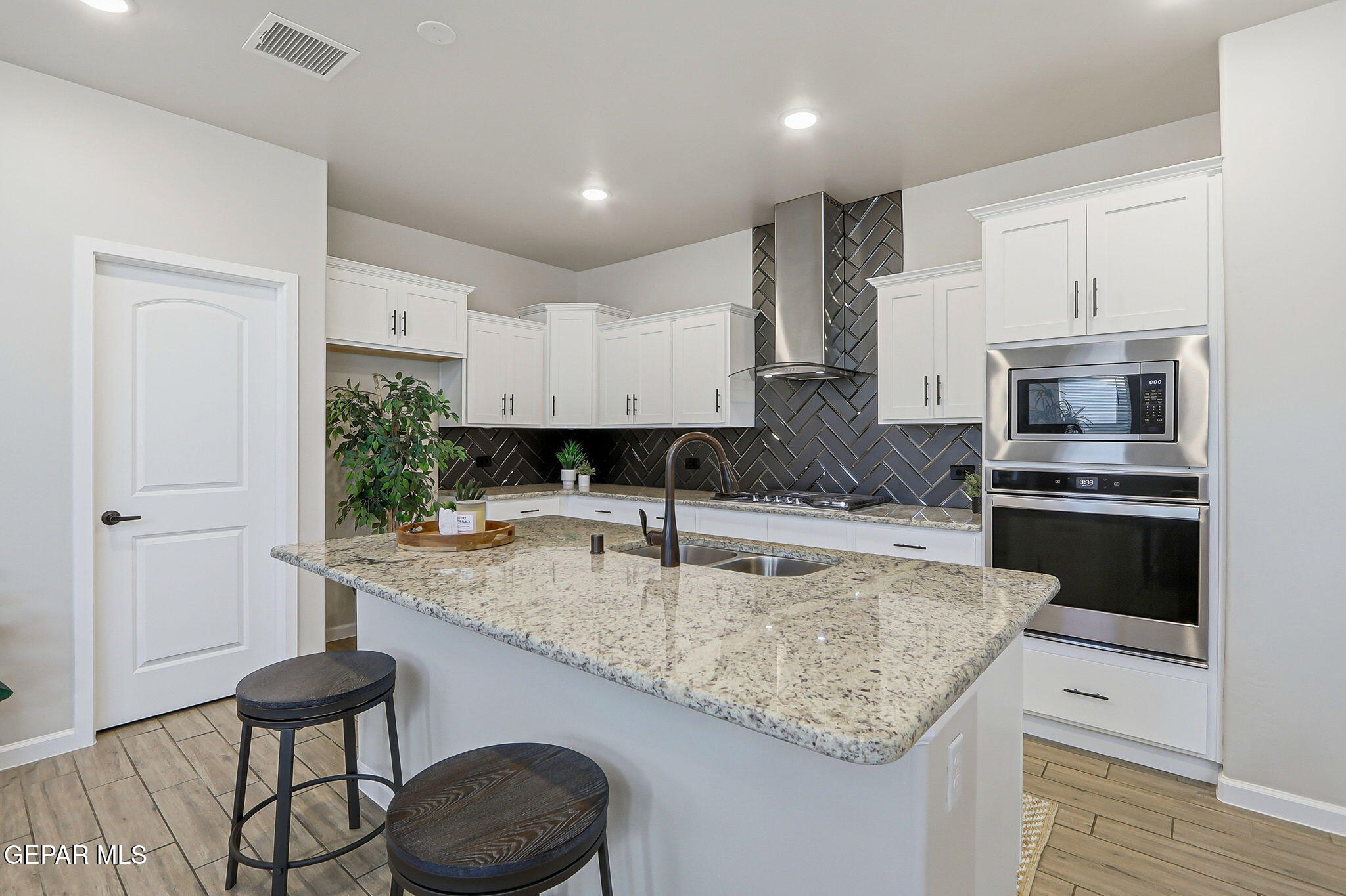 13721 Eccles Road El Paso, TX 79928 - Photo 7 of 45 9-web-or-mls-IMG_3428