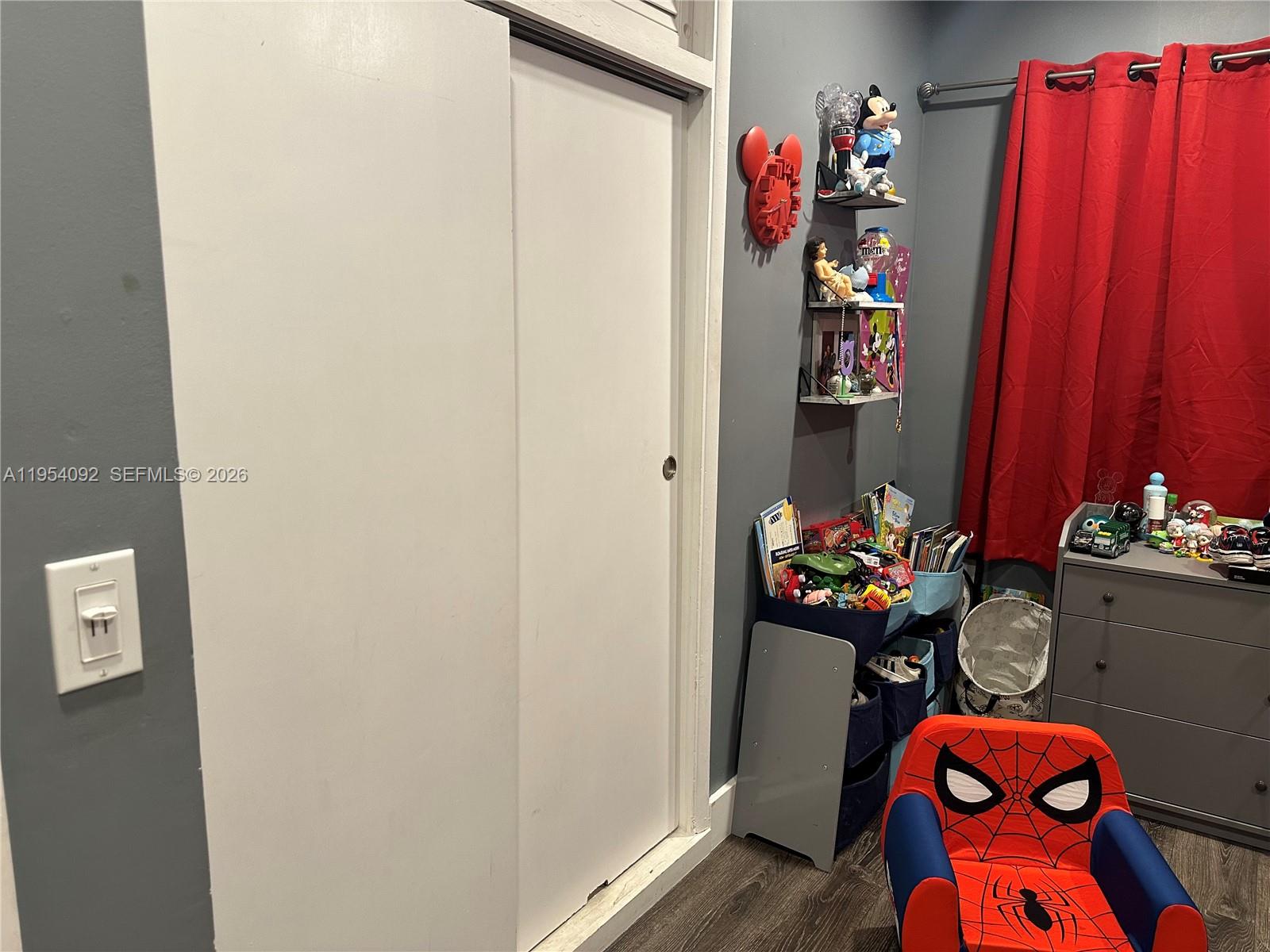 5700 Southwest 54th Terrace Davie, FL 33314 - Photo 27 of 49 a table and chairs in a kitchen