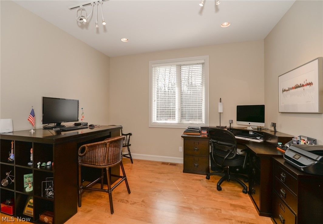 28280 Red Raven Road Cleveland, OH 44124 - Photo 20 of 35