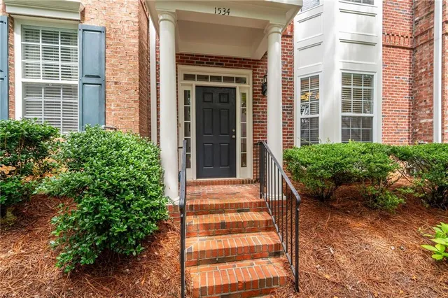 a view of the entrance door of the house