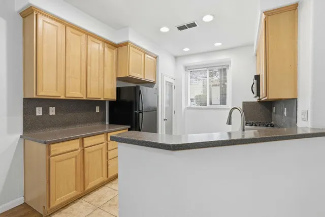 $2,600 | 11 Stony Hill Place, Sacramento, CA 95835