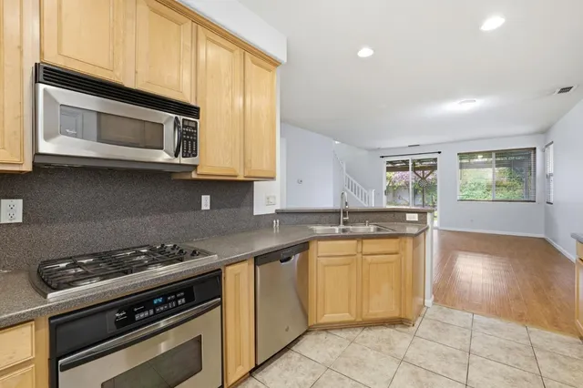 $2,600 | 11 Stony Hill Place, Sacramento, CA 95835