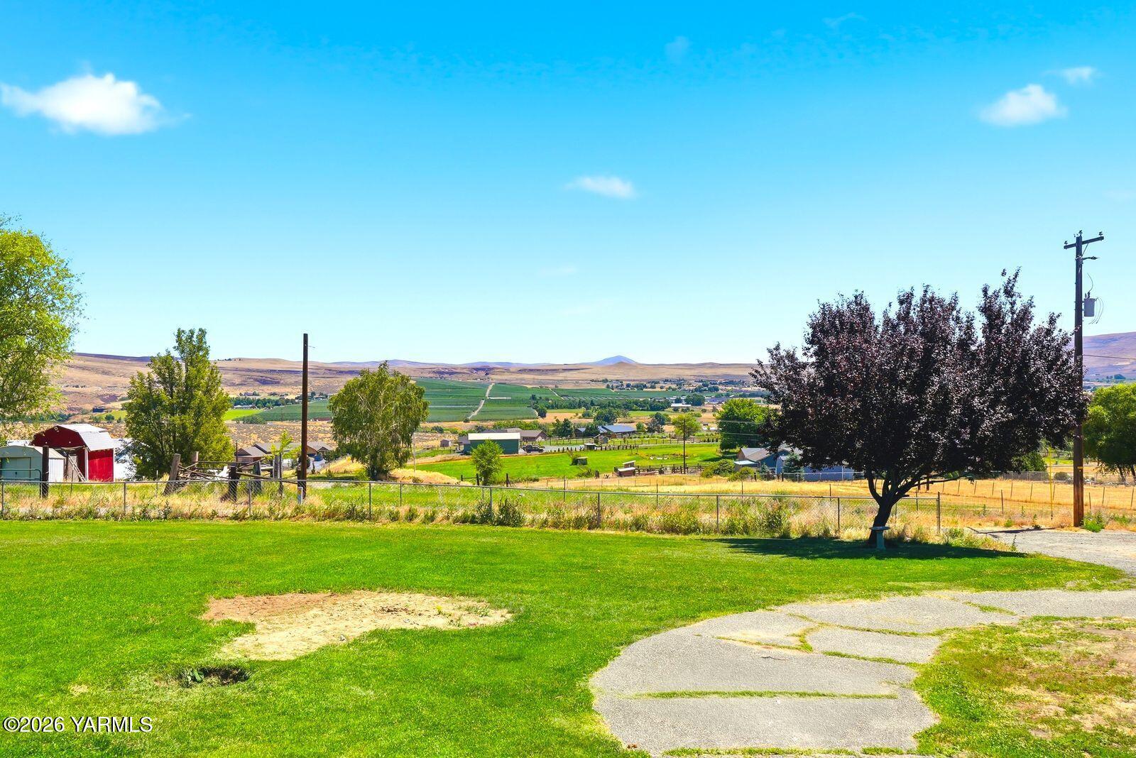 251 Buchanan Road Selah, WA 98942 - Photo 6 of 35 6 Patio Views