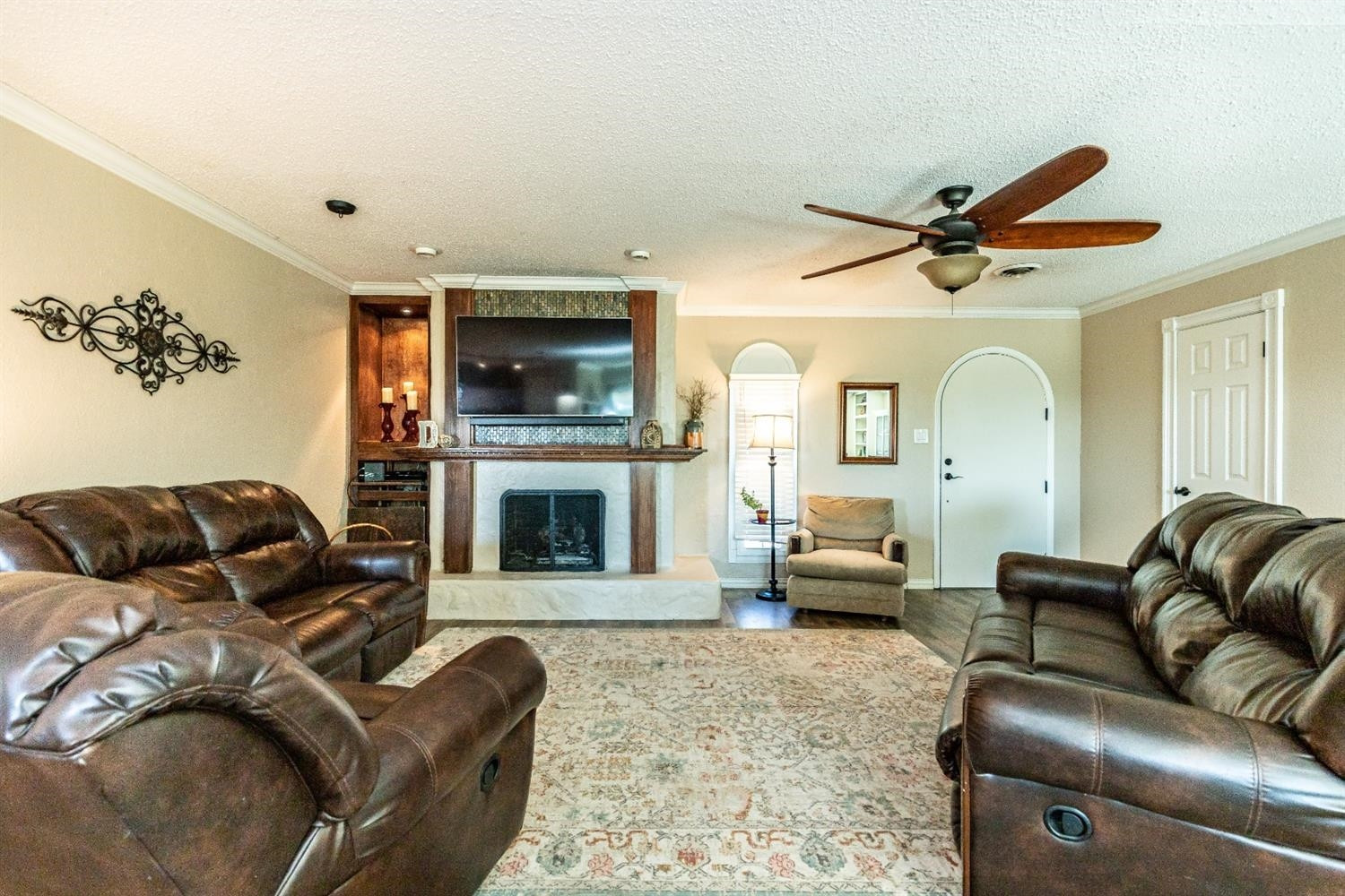 2404 North Ridge Road Lubbock, TX 79403 - Photo 2 of 50 Living Area