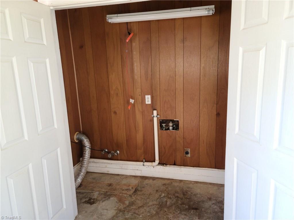 4862 Murray Road Winston-Salem, NC 27106 - Photo 14 of 22 Laundry in garage area