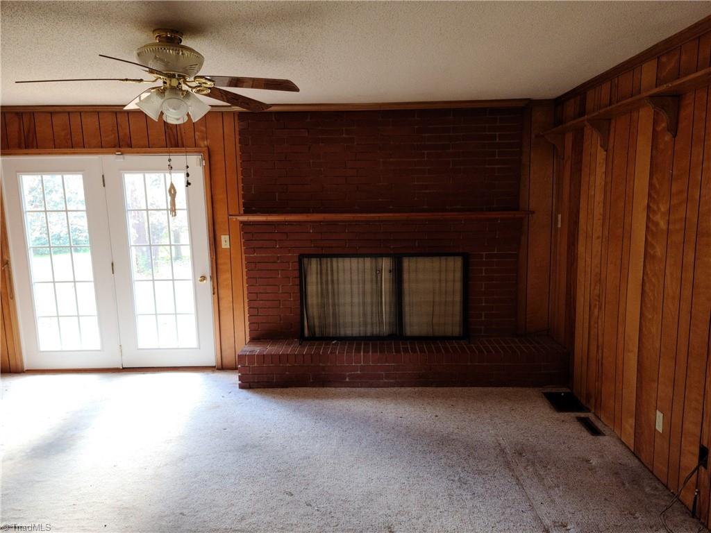 4862 Murray Road Winston-Salem, NC 27106 - Photo 3 of 22 Den angle 2
