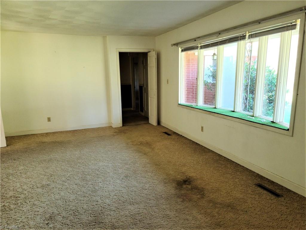 4862 Murray Road Winston-Salem, NC 27106 - Photo 7 of 22 Living Room
