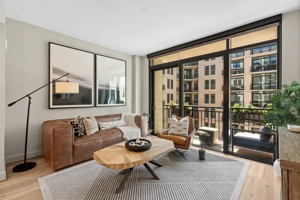 $2,817 | 2511 Willowick Road, Unit 716, Houston, TX 77027