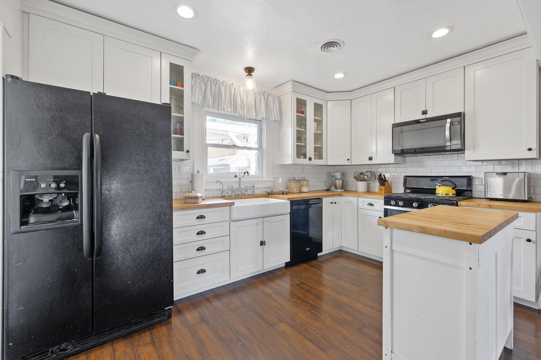 533 South E Street Exeter, CA 93221 - Photo 8 of 40 15-web-or-mls-713A3606