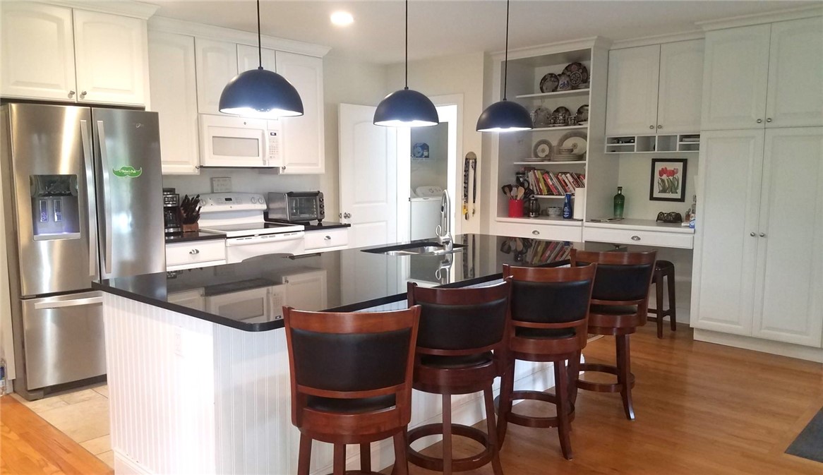 27 Sanderling Way Middletown, RI 02842 - Photo 11 of 13 Kitchen