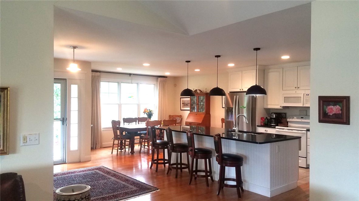 27 Sanderling Way Middletown, RI 02842 - Photo 10 of 13 Kitchen