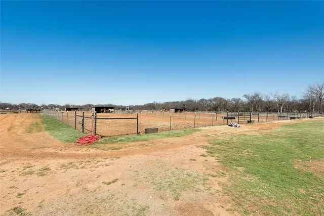 $885,000 | 711 801c, Cleburne, TX 76031