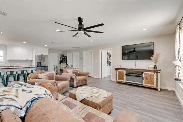 $885,000 | 711 801c, Cleburne, TX 76031