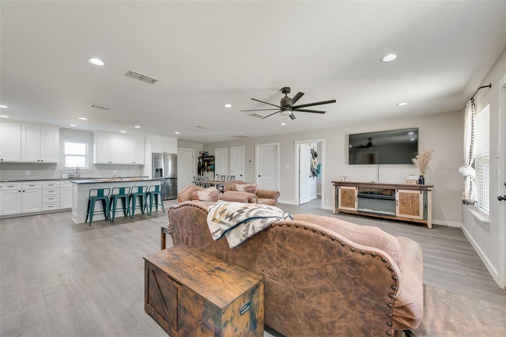 711 801c Cleburne, TX 76031 - Photo 10 of 37