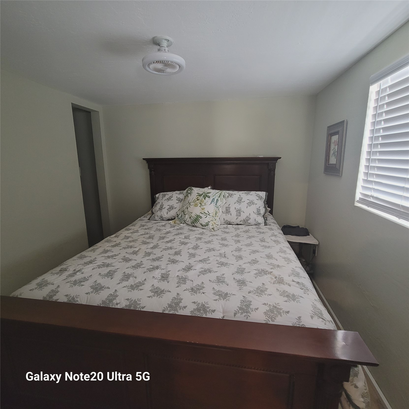 115 Locust Road Stigler, OK 74462 - Photo 21 of 29 Recessed window with horizontal blinds