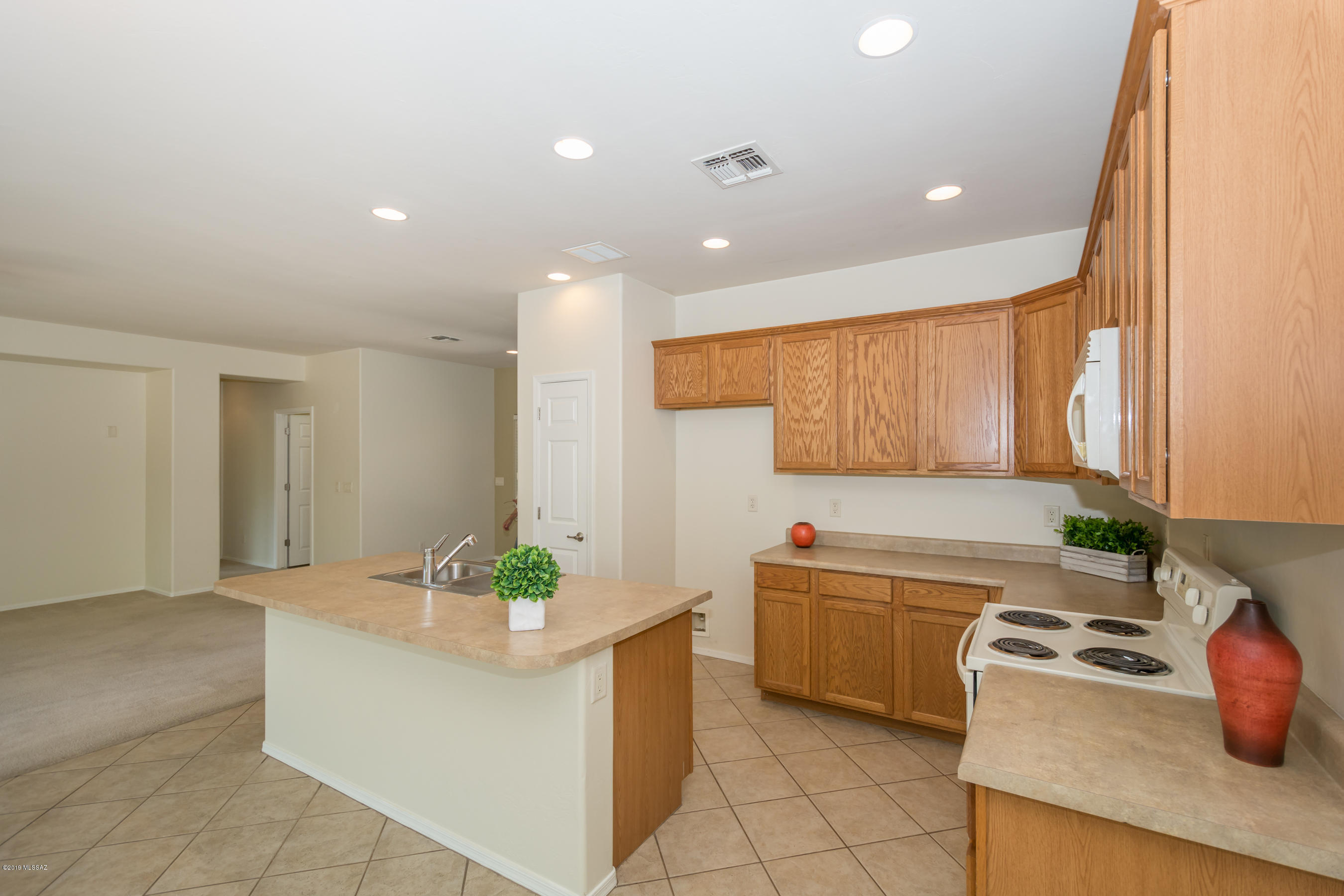 11784 North Peaceful Night Road Tucson, AZ 85737 - Photo 8 of 44