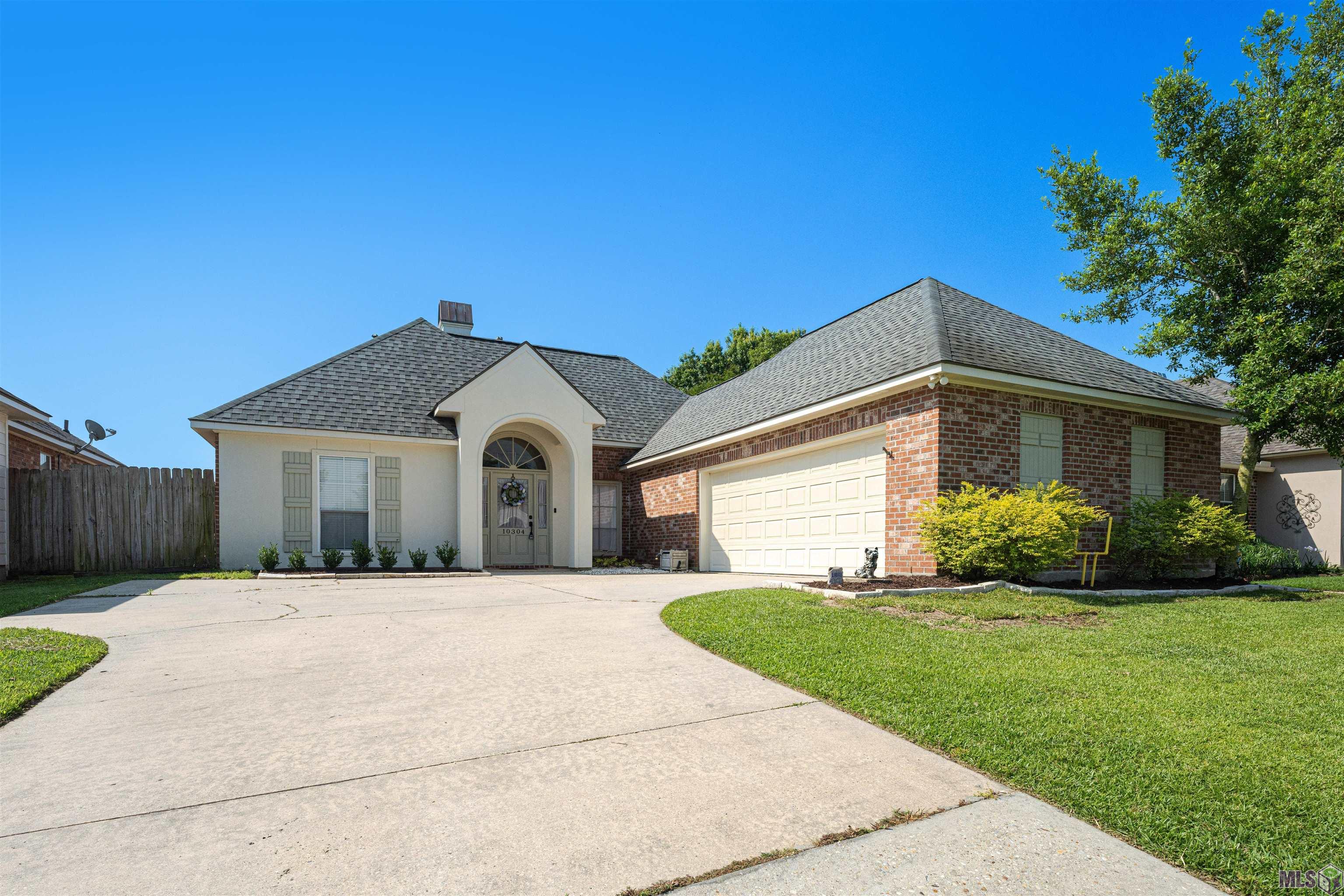 10304 Springpark Avenue Baton Rouge, LA 70810 - Photo 1 of 23