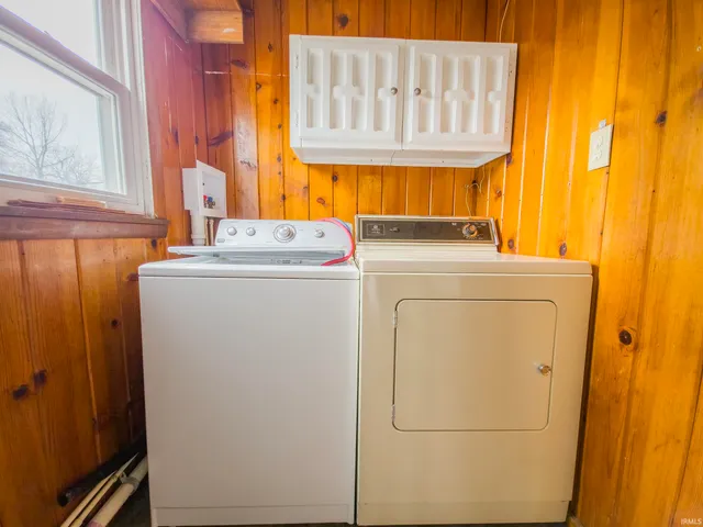 $89,900 | 2027 College Drive, Mount Carmel, IL 62863