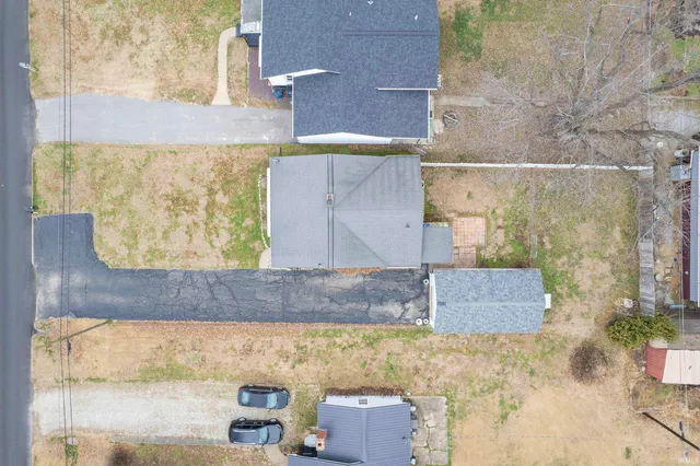 $89,900 | 2027 College Drive, Mount Carmel, IL 62863