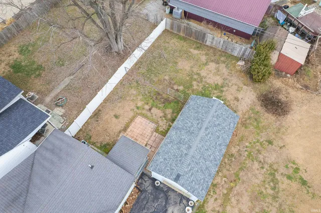 $89,900 | 2027 College Drive, Mount Carmel, IL 62863