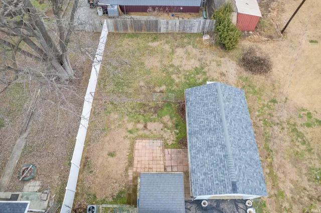 $89,900 | 2027 College Drive, Mount Carmel, IL 62863