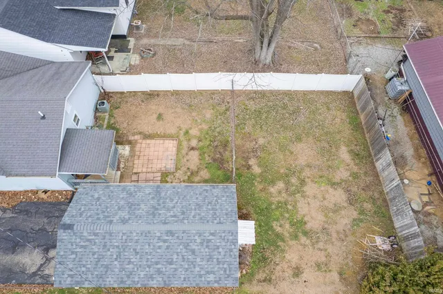 $89,900 | 2027 College Drive, Mount Carmel, IL 62863