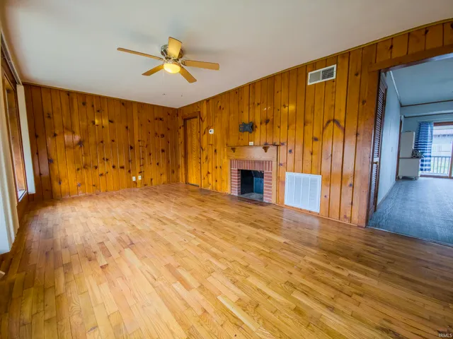 $89,900 | 2027 College Drive, Mount Carmel, IL 62863